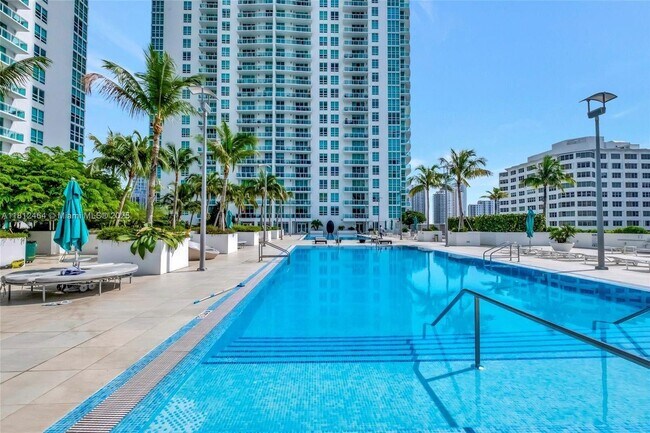 Building Photo - 951 Brickell Ave
