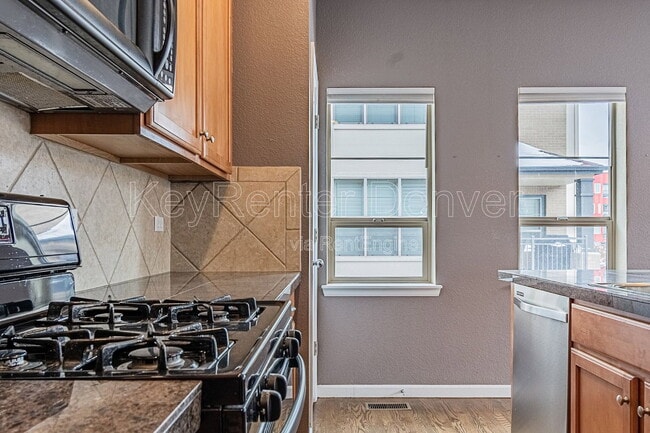 Building Photo - 492 S Saulsbury St