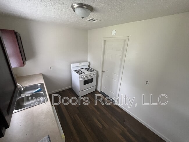 Building Photo - 4117 N Libby Ave