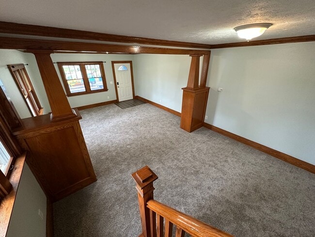 Building Photo - Move in Special - $500 off November rent -...