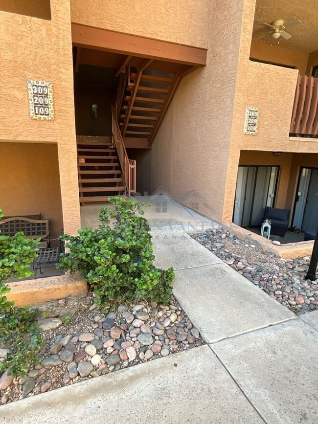 Building Photo - 3031 N Civic Center Plaza