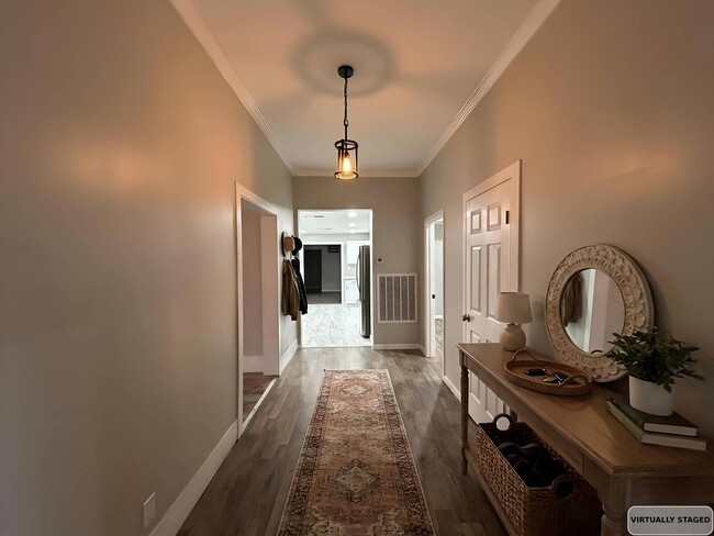 Building Photo - 605 Byars St