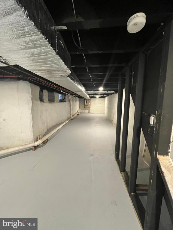 Building Photo - 5712 Cedar Ave