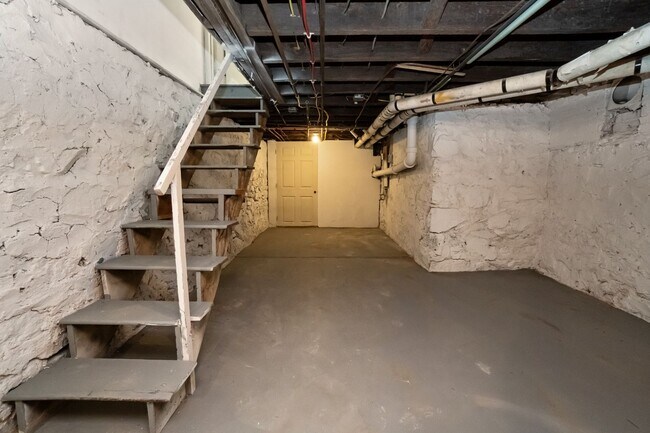 Building Photo - 131 S 12th St