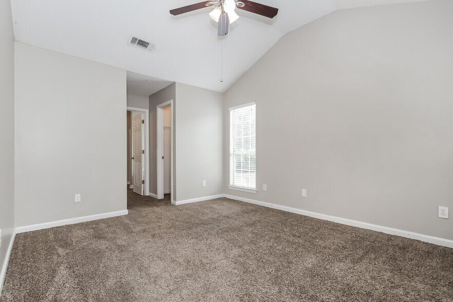 Building Photo - 172 Regency Park Dr