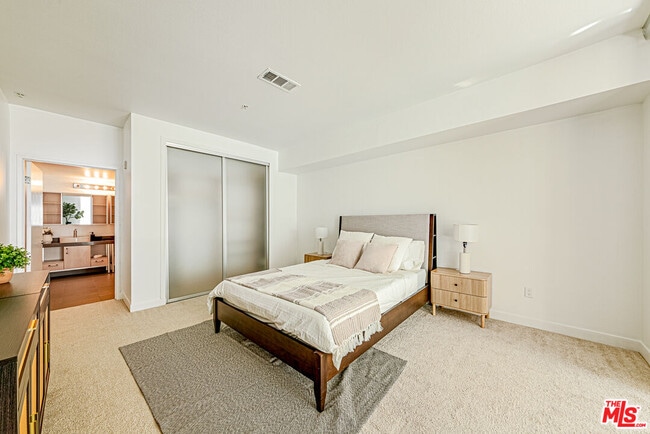 Building Photo - 1234 Wilshire Blvd