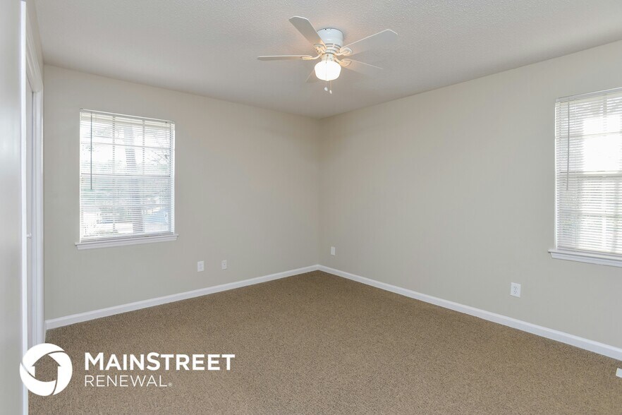 Building Photo - 2026 Sprucewood Pl