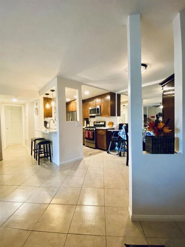Building Photo - Eastlake Shores Downstairs Condo feat. Two Bedrooms and Two Bathrooms