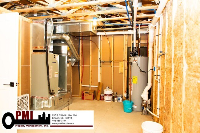 Building Photo - 5 Bedroom and 3 Bathroom House