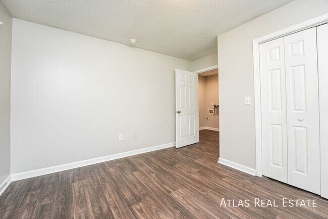 Building Photo - 322 Lexington Heights