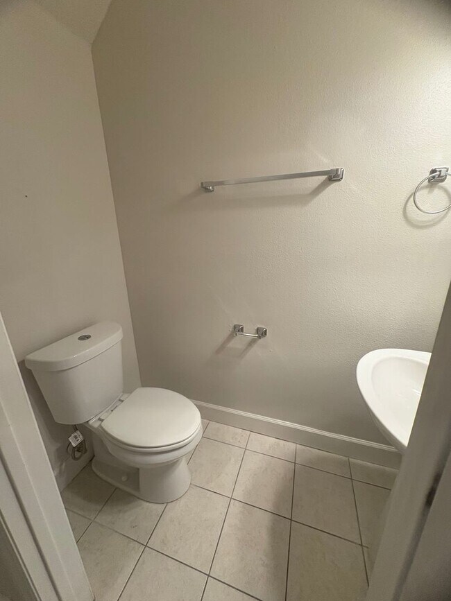 Building Photo - Cambridge at Oakleaf Townhome (3 bedrooms/2.5 baths)
