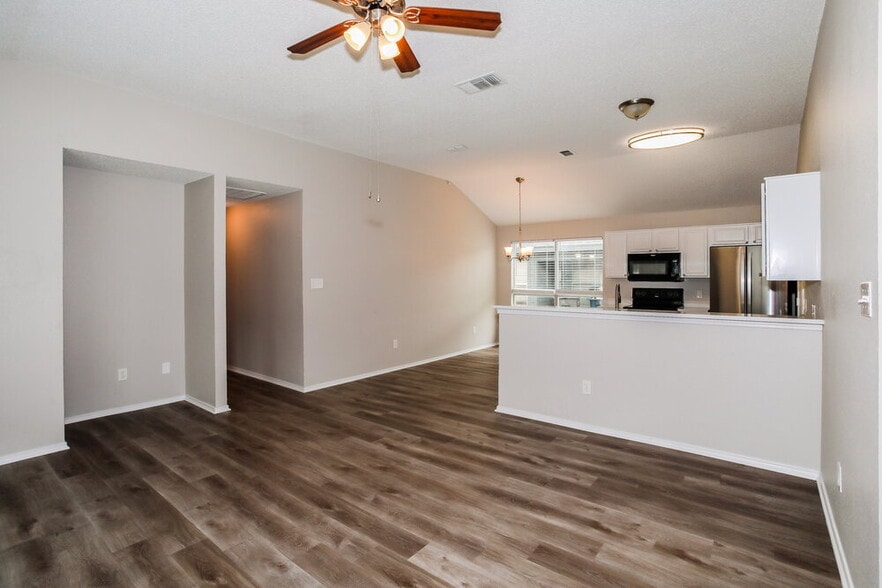 Building Photo - 10529 Flamewood Dr