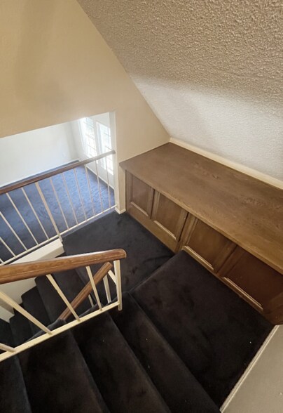 Building Photo - 109 E Rosewood Ct