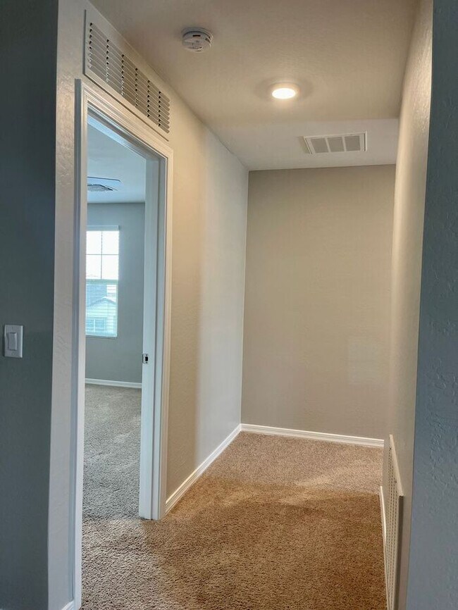 Building Photo - Home in Litchfield Park at Canyon Views! 5bd 3ba! Mountain Views!