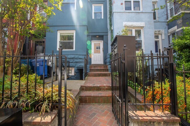 Primary Photo - Sunny 2 BR/2 BA Condo in Columbia Heights!