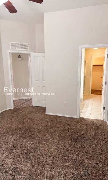 Building Photo - 2057 E Calle Arroyo Lindo