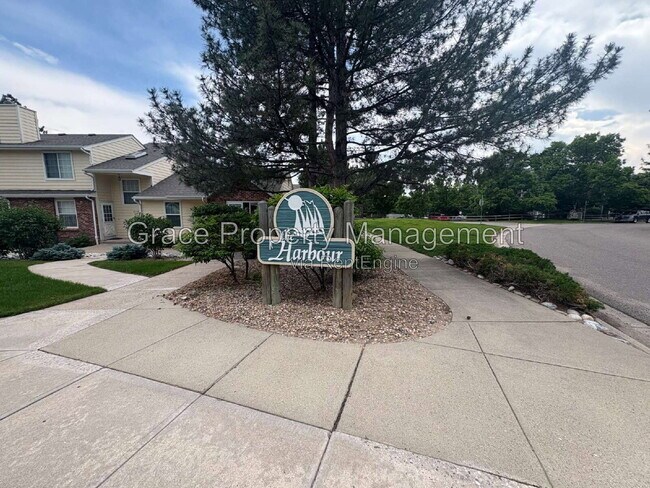 Building Photo - 8340 S Upham Way