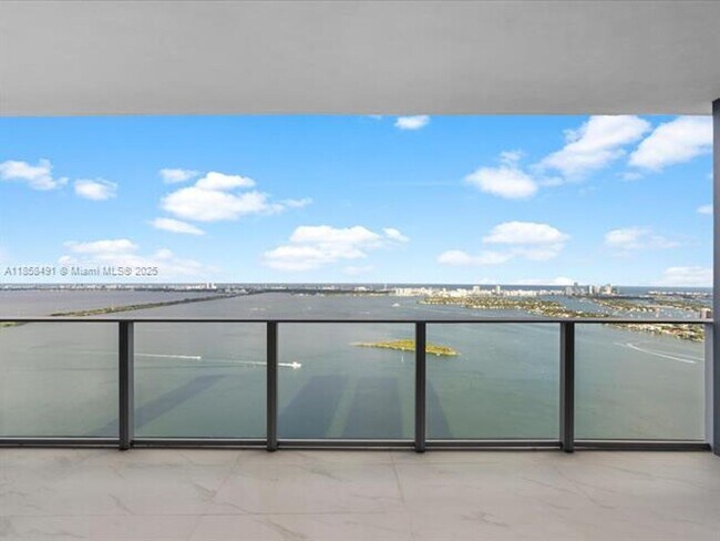 Building Photo - 700 NE 24th St