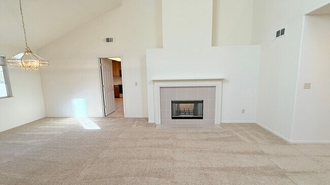 Building Photo - 1126 Vista Pointe Cir