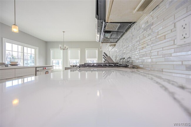 Building Photo - 46 Eagleview Dr