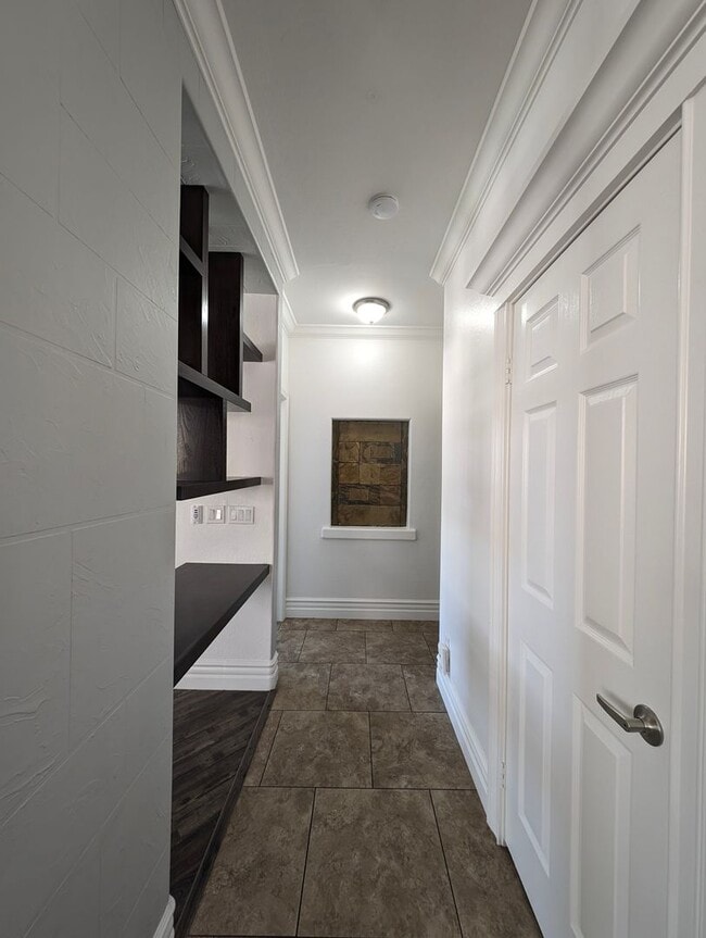 Building Photo - BEAUTIFUL executive style home w/ entertainer's dream backyard!