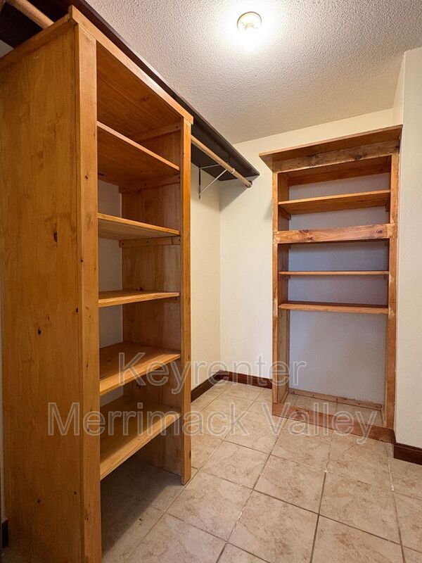 Building Photo - 700 Robbins Ave