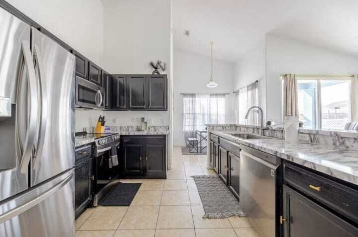 Building Photo - 1005 Corvina Dr