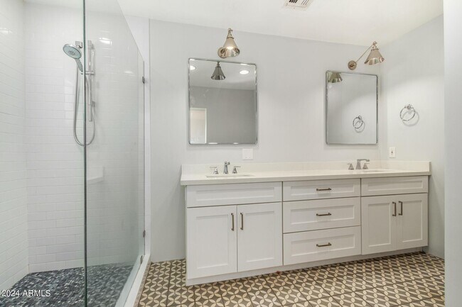 Building Photo - 4128 N 46th Pl