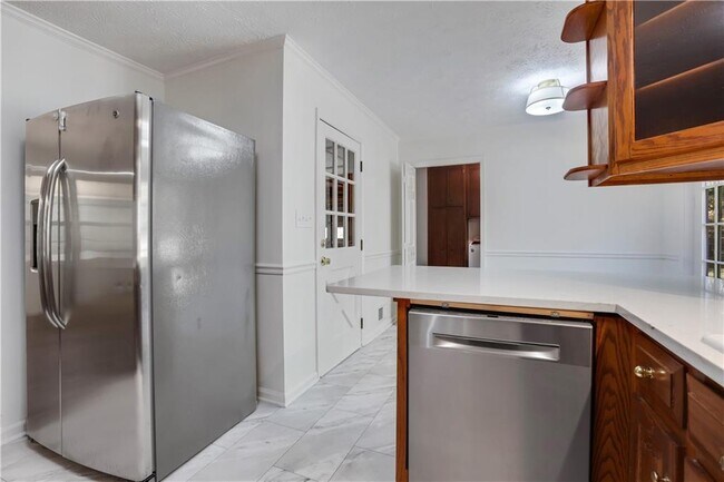 Building Photo - 4684 Ben Hill Dr