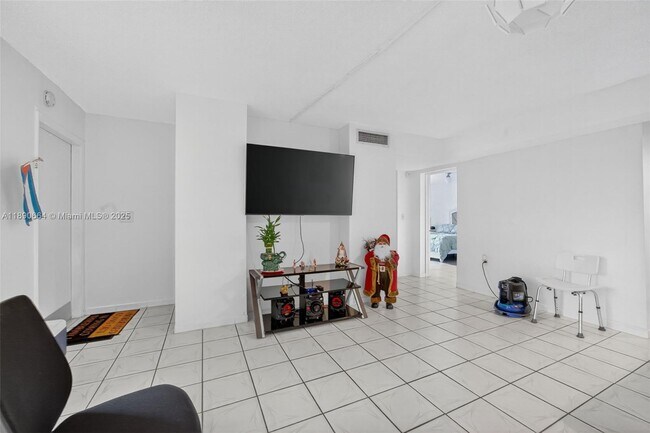 Building Photo - 15480 SW 82nd Ln