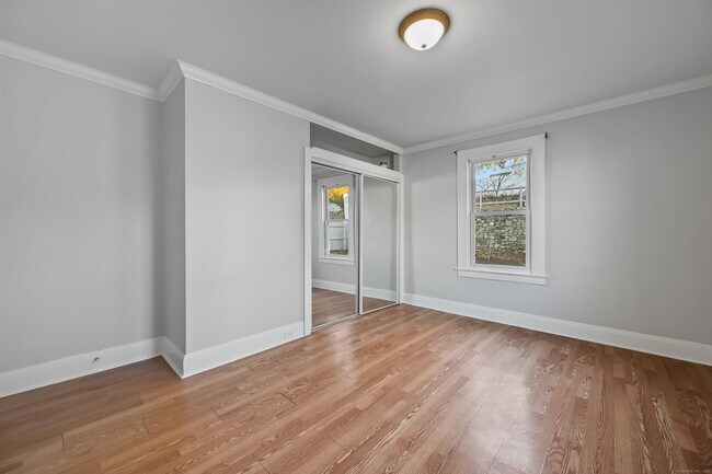 Building Photo - 8 Smith St