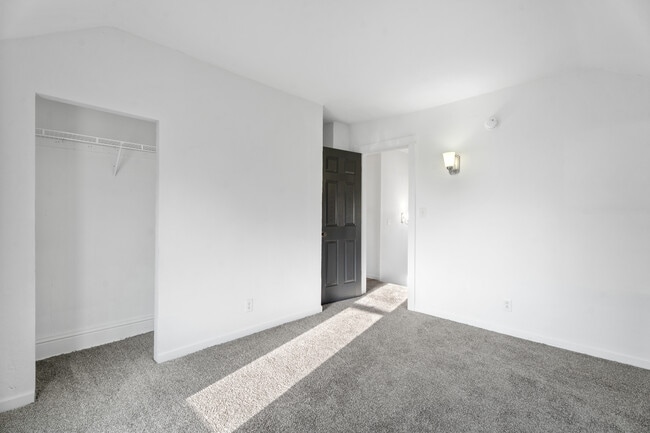 Building Photo - 1203 E Cherry St