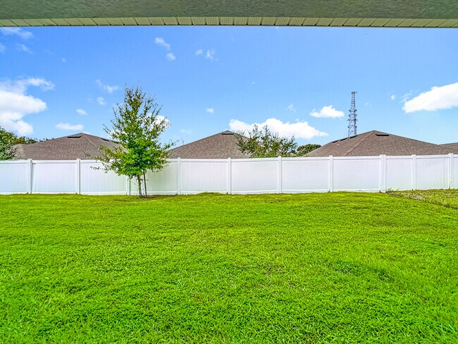 Building Photo - Welcome in to this beautiful Unfurnished -...