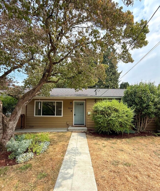 Primary Photo - 3 BR West Seattle Home – Cozy and Convenie...
