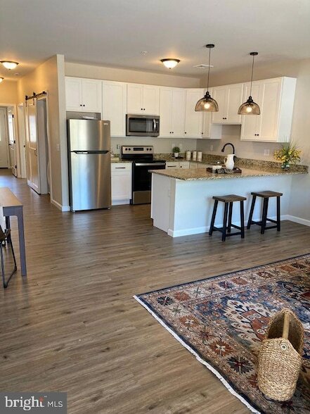 Building Photo - 376 E Main St