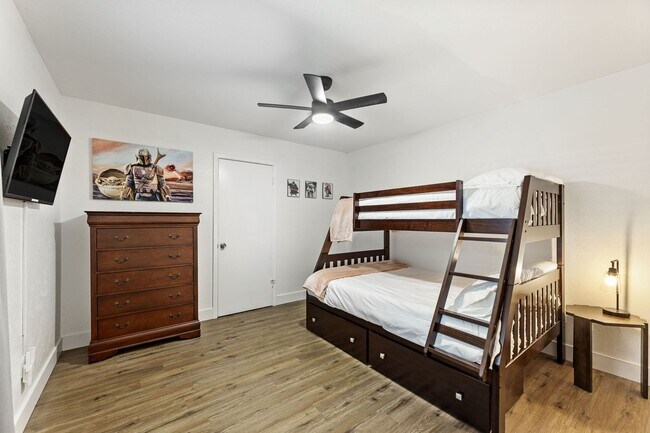 Building Photo - READY FOR MOVE IN NOW!