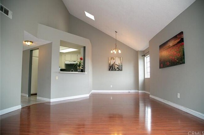 Building Photo - 628 Daisy Ave