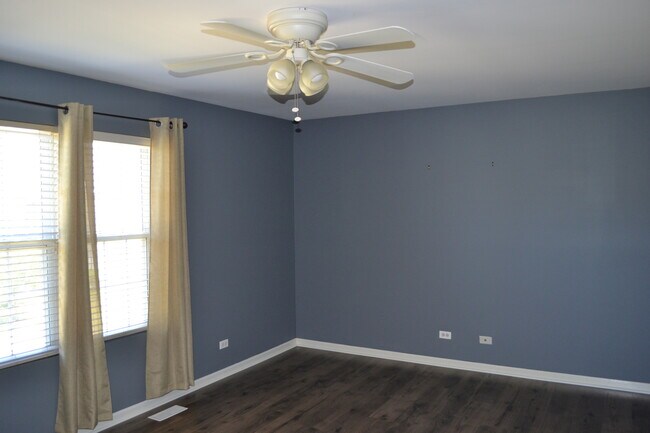 Building Photo - 169 Springbrook Trail S