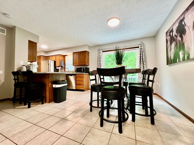 Building Photo - 3 bedroom attached home in Bethany