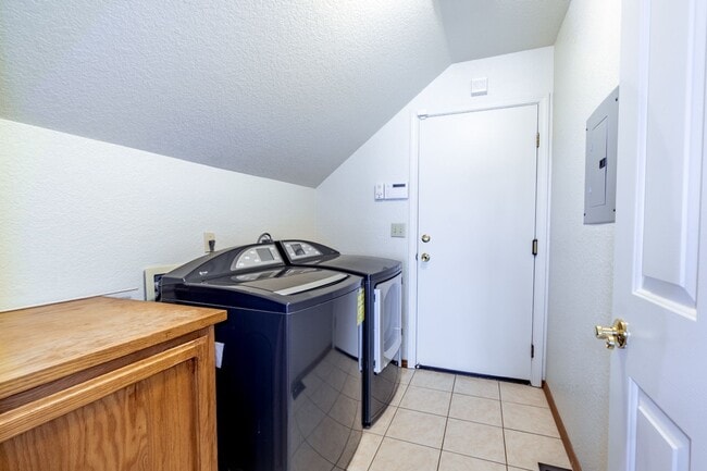 Building Photo - 2741 Seminole Dr