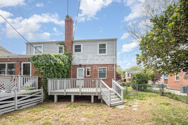 Building Photo - 2034 Arlington Terrace