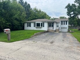 Building Photo - 806 Menominee Dr