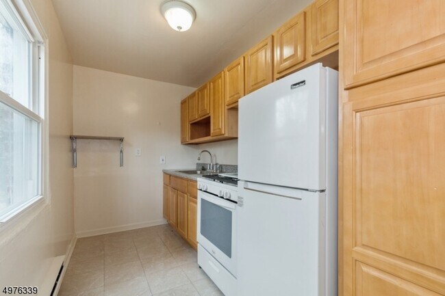 Building Photo - 138-140 Lincoln St