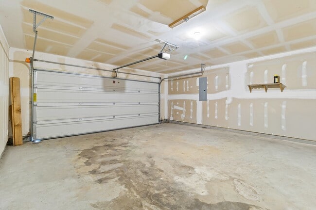 Building Photo - 169 Iris St