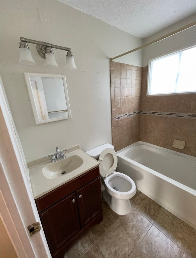 Building Photo - 2513 Colebrooke Dr