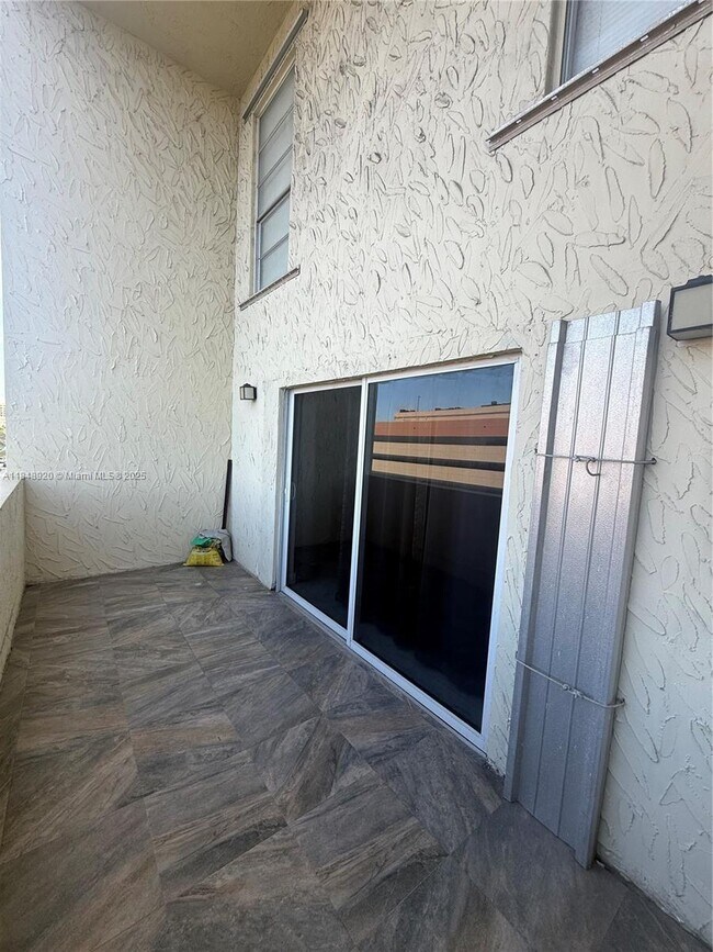 Building Photo - 300 Northwest Dr