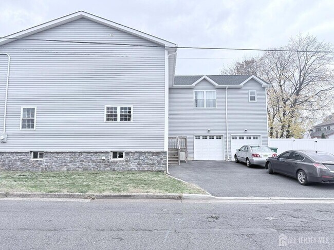 Building Photo - 42 Nelson Ave