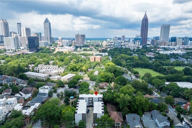 Building Photo - 456 Parkway Dr NE