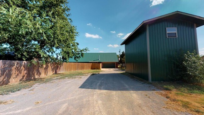 Building Photo - 115 G St