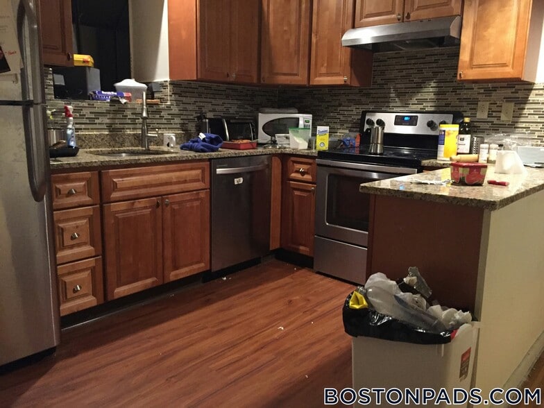 Building Photo - 616 Columbus Ave